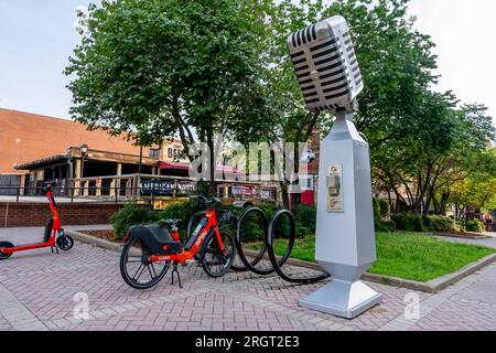 Nashville, Tennessee, USA. 8. Aug. 2023. Die Stadt Nashville, TN, am Cumberland River aus der Vogelperspektive. Die Stadt ist die Hauptstadt des Volunteer State. (Kreditbild: © Walter G Arce SR Grindstone medi/ASP) NUR REDAKTIONELLE VERWENDUNG! Nicht für den kommerziellen GEBRAUCH! Stockfoto