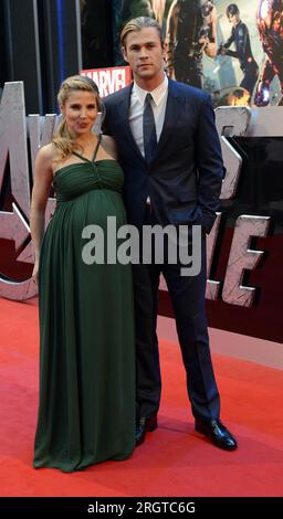 Dateifoto vom 19. Oktober 04/12 von Chris Hemsworth mit seiner Frau Elsa Pataky im Marvel Avengers Versammlung der europäischen Premiere im Westfield Centre, London. Frau Pataky sagt, ihr Mann Chris Hemsworth sieht „besser als je zuvor“ aus, als sie seinen 40. Geburtstag feierte. Ausgabedatum: Freitag, 11. August 2023. Stockfoto