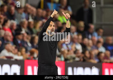 PEP Guardiola Cheftrainer von Manchester City gibt seinem Team beim Premier League-Spiel Burnley gegen Manchester City in Turf Moor, Burnley, Großbritannien, 11. August 2023 (Foto von Mark Cosgrove/News Images) in, 8./11. August 2023. (Foto: Mark Cosgrove/News Images/Sipa USA) Guthaben: SIPA USA/Alamy Live News Stockfoto