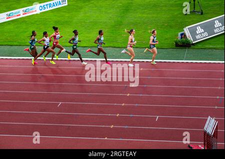 OSTRAVA, TSCHECHIEN, 27. JUNI 2023: Women's 1500m Race Progression in Track and Field Championship for Worlds in Budapest und Games in Paris Stockfoto