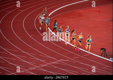 OSTRAVA, TSCHECHIEN, 27. JUNI 2023: Höhepunkt des weiblichen Rennens 1500m auf der Leichtathletik-AUSTRAGUNGSSTÄTTE für Welten in Budapest und der olympischen Sommerspiele in Paris Stockfoto