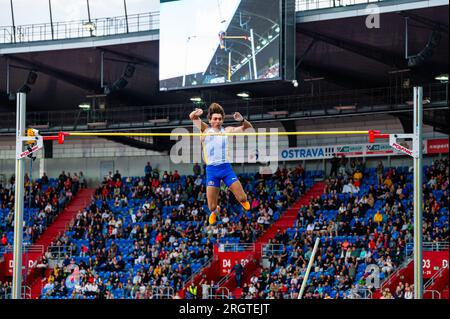 OSTRAVA, TSCHECHIEN, 27. JUNI 2023: Armand Mondo Duplantis löscht erfolgreichen Pole Vault Jump: Track and Field Athletics Snapshot for Worlds in Budapest A Stockfoto