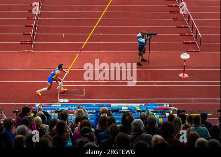 OSTRAVA, TSCHECHIEN, 27. JUNI 2023: Armand Mondo Duplantis Participating in Pole Vault Competition in Track and Field Contest for Worlds in Budapest Stockfoto