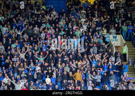 Sheffield, Großbritannien. 08. Aug. 2023. Stockport County Supporters während des Spiels Sheffield Wednesday FC vs Stockport County FC, Carabao Cup, Runde 1 im Hillsborough Stadium, Sheffield, Großbritannien am 8. August 2023 Credit: Every second Media/Alamy Live News Stockfoto