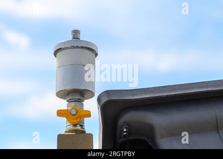 Automatische Belüftung mit Kugelhahn für Solaranlagen Stockfoto