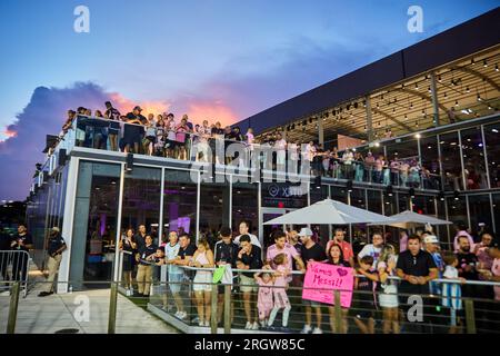 Fort Lauderdale, Florida, USA. 11. August 2023. Messi-Fans während des Spiels Charlotte FC gegen Inter Miami CF im DRV Pink Stadium in Florida, USA. Kredit: Yaroslav Sabitov/YES Market Media/Alamy Live News Stockfoto