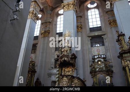 Prag, Tschechische Republik - 07. Juli 2023: Das Innere der Kirche St. Giles (Tschechisch: Kostel sv. Jiljí) Stockfoto