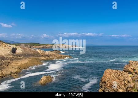 Landschaft der atlantikküste in Galicien, in der Nähe von Ribadeo und isla Pancha Stockfoto