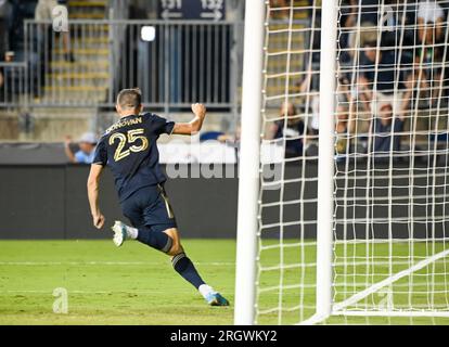 Chester, Pennsylvania, USA. 11. Aug. 2023. 11. August 2023, Chester, PA, USA: Philadelphia Union-Spieler CHRIS DONOVAN (25) läuft bei der Feier davon, nachdem er während des Viertelfinalspiels des League Cup im Subaru Park das siegreiche Tor gegen Querétaro F.C. erzielt hat. Bild: © Ricky Fitchett via ZUMA Wire (Bild: © Ricky Fitchett/ZUMA Press Wire) NUR FÜR REDAKTIONELLE ZWECKE! Nicht für den kommerziellen GEBRAUCH! Stockfoto