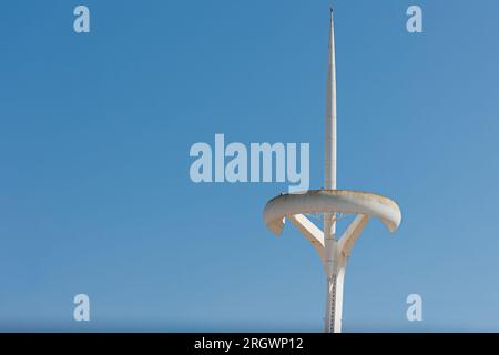 Der Montjuic Communications Tower oder Torre Calatrava und Torre Telefónica, ein Telekommunikationsturm im Montjuic-Viertel von Barcelona, Catal Stockfoto