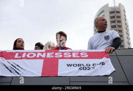 England-Fans vor dem Viertelfinale der FIFA Women's World Cup im Stadium Australia, Sydney. Foto: Samstag, 12. August 2023. Stockfoto