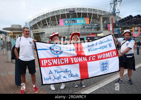 England-Fans vor dem Viertelfinale der FIFA Women's World Cup im Stadium Australia, Sydney. Foto: Samstag, 12. August 2023. Stockfoto