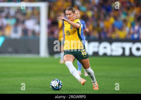 Clare Hunt #15 of Australia in Action während des FIFA Women's World Cup 2023 Quarter-Final Match Australia Women vs France Women at Suncorp Stadium, Brisbane, Australien, 12. August 2023 (Foto: Patrick Hoelscher/News Images) Stockfoto