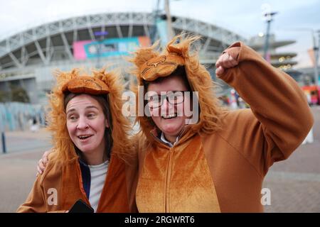 Englische Fans verkleideten Lionesses vor dem Viertelfinale der FIFA Women's World Cup im Stadium Australia, Sydney. Foto: Samstag, 12. August 2023. Stockfoto