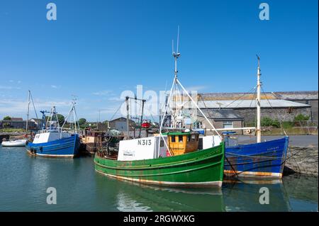 Ardglass, Vereinigtes Königreich – 23. Juni 2023: Boote, die bei Ardglass Marian in Nordirland angelegt haben Stockfoto