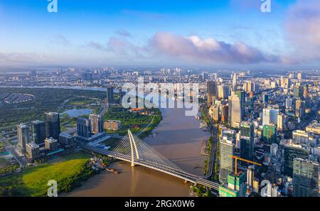 Sonnenaufgang am Saigon River, Ho Chi Minh Stadt, Vietnam. Stockfoto