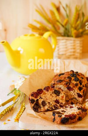 Traditioneller hausgemachter Obstkuchen (englischer Teelaib - Brot) Stockfoto