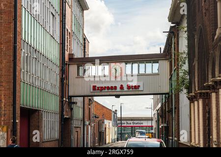 Wolverhampton, UK - 11. August 2023: Beschilderung der Express- und Star-Tageszeitungszentrale in Queen Street Wolverhampton, UK Stockfoto