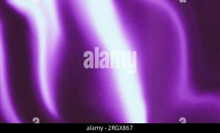 Unscharfe violette und rosafarbene Farbverläufe sind abstrakt auf dunkel körnigem Hintergrund. Leuchtendes Licht. Großes Banner. Stockfoto