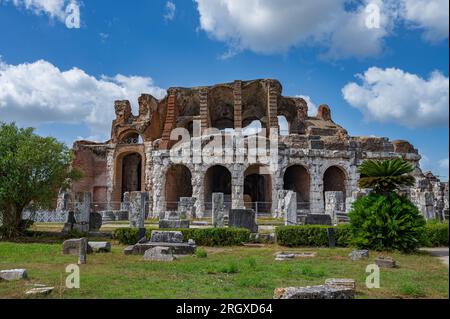 Das Campanian Amphitheater ist ein römisches Amphitheater in der Stadt Santa Maria Capua Vetere - zeitgleich mit dem antiken Capua - zweitgrößter Platz Stockfoto