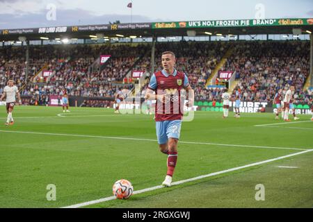 Burnley's Josh Cullen während des Burnley FC gegen Manchester City FC im Turf Moor Stadium Burnley 11. August 2023 Gutschrift: Sharon Latham/Burnley FC/Alamy Live News Stockfoto