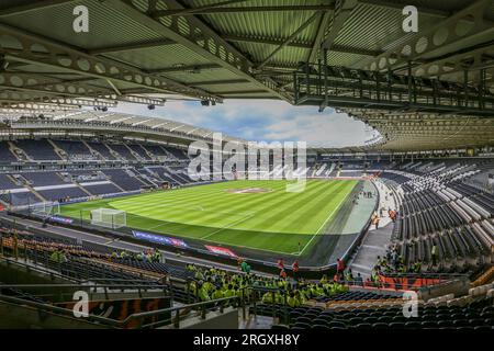 Hull, UK. 12. Aug. 2023. Allgemeiner Blick ins Stadion während des mittwochs stattfindenden Fußballspiels Hull City FC gegen Sheffield FC EFL Championship im MKM Stadium, Hull, Großbritannien am 12. August 2023 Gutschrift: Jede zweite Media/Alamy Live News Stockfoto