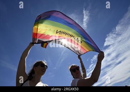 Prag, Tschechische Republik. 12. Aug. 2023. Am 12. August 2023 fand in Prag am Ende des LGBT-Festivals Prag Pride eine Regenbogenparade auf der Ebene von Letna statt. Tschechische Republik. Kredit: Katerina Sulova/CTK Photo/Alamy Live News Stockfoto