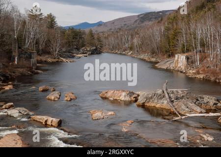 Die Pemigewasset River Headwaters befinden sich im Profile Lake im Franconia Notch State Park. Dieser Fluss fließt durch den State Park. Es gibt Wasserfalle Stockfoto