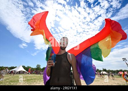 Prag, Tschechische Republik. 12. Aug. 2023. Das LGBT-Festival Prague Pride gipfelte mit einem Konzert auf der Letna-Ebene in Prag. Tschechische Republik, am 12. August 2023. Kredit: Katerina Sulova/CTK Photo/Alamy Live News Stockfoto