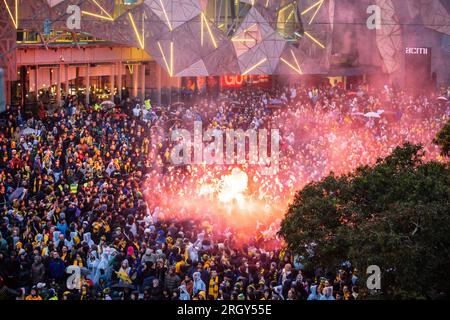 Melbourne, Victoria, Australien. 12. Aug. 2023. MELBOURNE, AUSTRALIEN - 12. AUGUST: Allgemeine Ansicht des Melbourne Fan Festivals mit großen Zuschauern, die auf der FIFA Women's World Cup Australia & Neuseeland 2023 am Federation Square am 12. August 2023 australische Matildas vs. France Les Bleus sehen (Bild: © Chris Putnam/ZUMA Press Wire) – REDAKTIONELLE VERWENDUNG! Nicht für den kommerziellen GEBRAUCH! Kredit: ZUMA Press, Inc./Alamy Live News Stockfoto