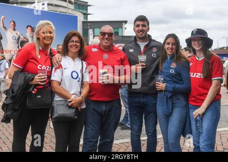 Fans von England und Wales kommen vor dem Sommerspiel England gegen Wales 2023 im Twickenham Stadium, Twickenham, Großbritannien, 12. August 2023 (Foto von Mike Jones/News Images) Stockfoto