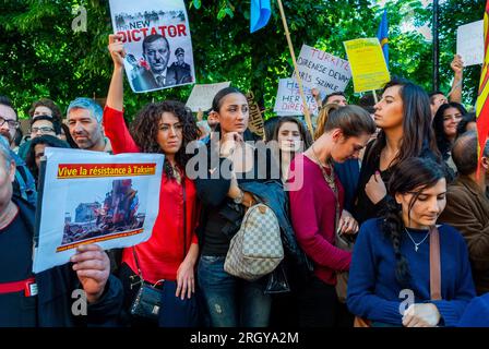 Paris, Frankreich, große Menschenmenge, Front, Frauen, Protest auf der Straße, Demonstration gegen Erdogan, Präsident der Türkei, von der türkischen Gemeinschaft in Paris, Politik, internationale Politik Stockfoto