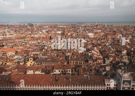 Himmel über Venedig Stockfoto