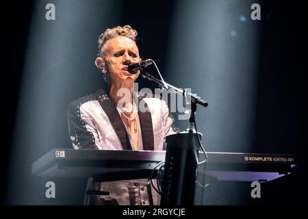 Oslo, Norwegen. 11. Aug. 2023. Die englische Band Depeche Mode führt ein Live-Konzert in der Telenor Arena in Oslo auf. Hier wird der Musiker Martin Gore live auf der Bühne gesehen. (Foto: Gonzales Photo/Alamy Live News Stockfoto