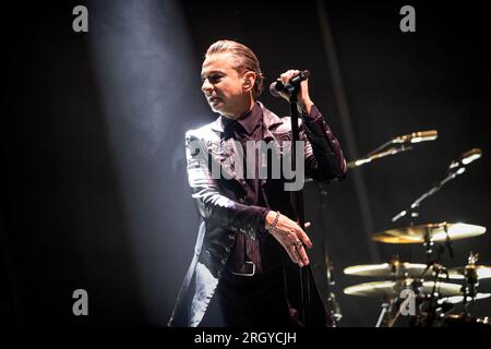 Oslo, Norwegen. 11. Aug. 2023. Die englische Band Depeche Mode führt ein Live-Konzert in der Telenor Arena in Oslo auf. Hier sehen Sie den Sänger und Songwriter Dave Gahan live auf der Bühne. (Foto: Gonzales Photo/Alamy Live News Stockfoto