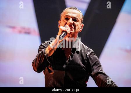 Oslo, Norwegen. 11. Aug. 2023. Die englische Band Depeche Mode führt ein Live-Konzert in der Telenor Arena in Oslo auf. Hier sehen Sie den Sänger und Songwriter Dave Gahan live auf der Bühne. (Foto: Gonzales Photo/Alamy Live News Stockfoto