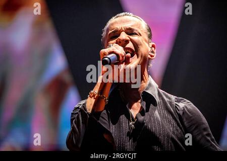 Oslo, Norwegen. 11. Aug. 2023. Die englische Band Depeche Mode führt ein Live-Konzert in der Telenor Arena in Oslo auf. Hier sehen Sie den Sänger und Songwriter Dave Gahan live auf der Bühne. (Foto: Gonzales Photo/Alamy Live News Stockfoto