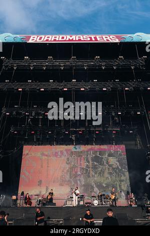 Newquay, Cornwall, Großbritannien. 11/08/2023. Musiker Ben Howard tritt live auf dem Boardmasters Festival 2023 in Newquay, Cornwall auf. Kredit: Sam Hardwick/Alamy. Stockfoto