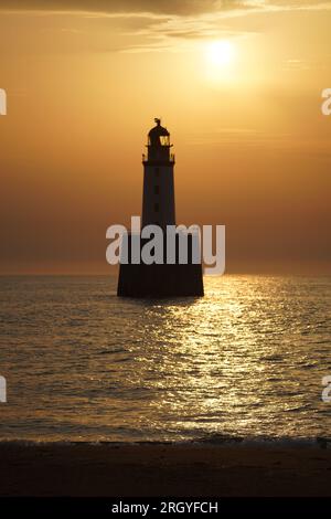 Rattray Head Lighthouse bei Sonnenaufgang an der nordöstlichen schottischen Küste Aberdeenshire Stockfoto