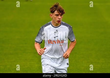 Swansea, Wales. 12. August 2023. Harlan Perry aus Swansea City während des Spiels der Professional Development League unter 18 Jahren zwischen Swansea City und Peterborough United an der Swansea City Academy in Swansea, Wales, Großbritannien, am 12. August 2023. Kredit: Duncan Thomas/Majestic Media/Alamy Live News. Stockfoto