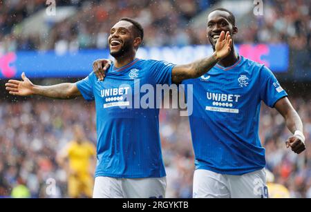 Rangers Danilo feiert mit Rangers Adballah Sima das 2. Tor seines Clubs während des Cinch Premiership-Spiels im Ibrox Stadium in Glasgow. Foto: Samstag, 12. August 2023. Stockfoto