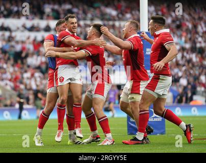 Tomos Williams von Wales feiert einen Versuch beim Summer Nations Series Match im Twickenham Stadium, London. Foto: Samstag, 12. August 2023. Stockfoto