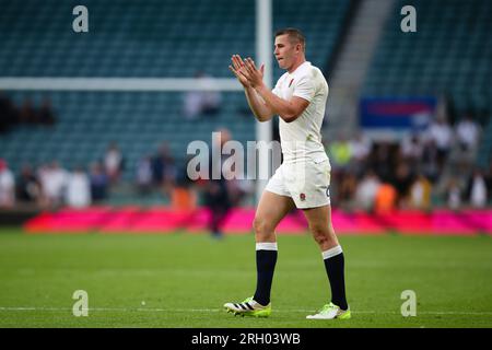 LONDON, UK - 12. August 2023: Freddie Steward of England erkennt die Menge nach dem Summer Nations Series International Match zwischen England und Wales im Twickenham Stadium an (Kredit: Craig Mercer/Alamy Live News) Stockfoto