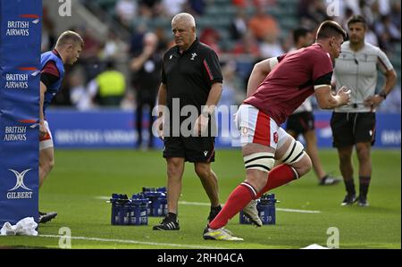 Twickenham, Vereinigtes Königreich. 12. Aug. 2023. England V Wales, Rugby-Weltmeisterschaft 2023, Warm-Up-Match. Twickenham-Stadion. Twickenham. Warren Gatland (Wales Cheftrainer) beobachtet seine Spieler während des Warm-Up-Spiels der England V Wales Rugby World Cup 2023. Kredit: Sport In Pictures/Alamy Live News Stockfoto