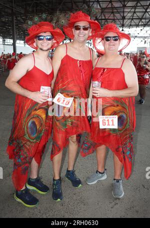 New Orleans, USA. 12. Aug. 2023. Veranstaltungsteilnehmer nehmen am Samstag, den 12. August 2023, am Red Dress Run im Mandeville Shed in New Orleans, Louisiana, Teil. (Foto: Peter G. Forest/Sipa USA) Kredit: SIPA USA/Alamy Live News Stockfoto