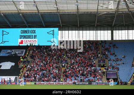 Fans von Middlesbrough auf den Tribünen während des Sky Bet Championship-Spiels Coventry City vs Middlesbrough in der Coventry Building Society Arena, Coventry, Großbritannien, 12. August 2023 (Foto: Arron Gent/News Images) Stockfoto