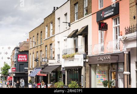 Clarendon Fine Art Galerie und traditionell aussehende Ladenfassaden auf Hill Rise, Richmond, Surrey, England, Großbritannien Stockfoto