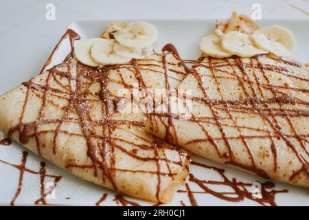 Eine Nahaufnahme für Crepes mit Banane und Schokolade Stockfoto