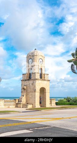 Der Uhrenturm Worth Avenue in Palm Beach, Florida, USA Stockfoto