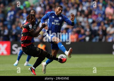 Cardiff, Großbritannien. 12. Aug. 2023. Karlan Grant aus Cardiff City (r) in Aktion. EFL Skybet Meisterschaftsspiel, Cardiff City gegen Queens Park Rangers im Cardiff City Stadium in Cardiff, Wales, am Samstag, den 12. August 2023. Dieses Bild darf nur zu redaktionellen Zwecken verwendet werden. Nur redaktionelle Verwendung, Bild von Andrew Orchard/Andrew Orchard Sports Photography/Alamy Live News Credit: Andrew Orchard Sports Photography/Alamy Live News Stockfoto